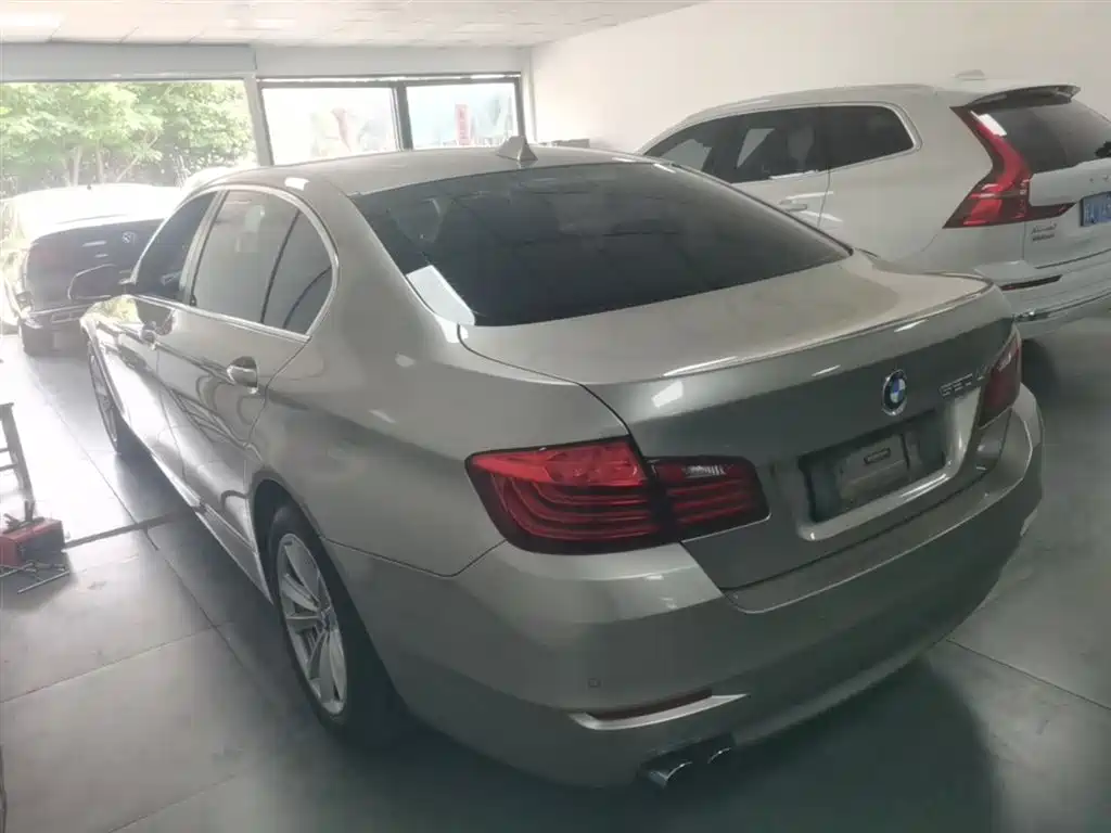 BMW 5 Series 2017 520Li Classic Edition фото 5