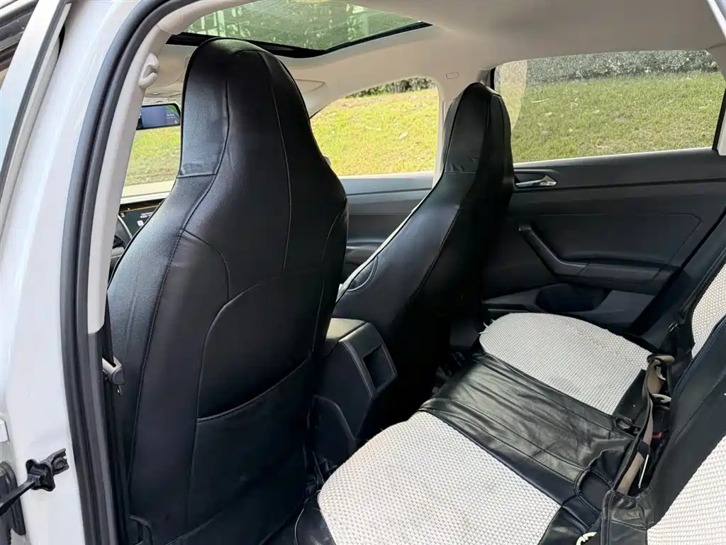 Volkswagen Polo 2021 Plus 1.5L Automatic Panorama Enjoyment Edition фото 9