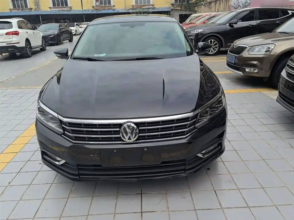 Volkswagen Passat 2016 330TSI DSG Honor Edition фото 3