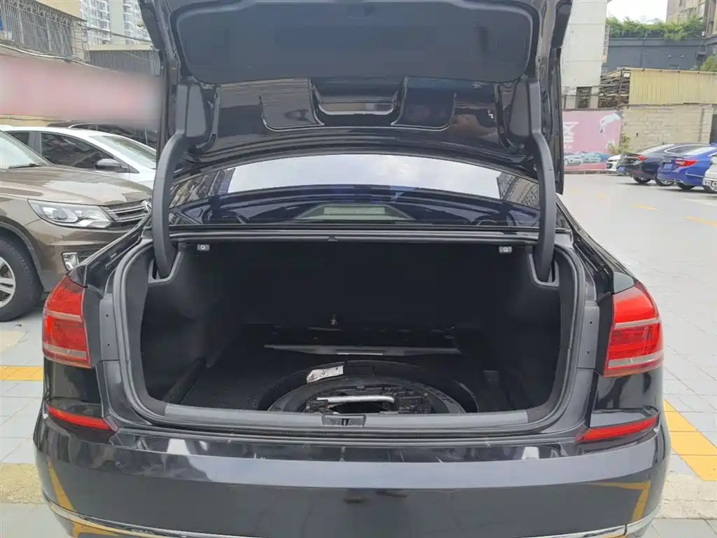 Volkswagen Passat 2016 330TSI DSG Honor Edition фото 19