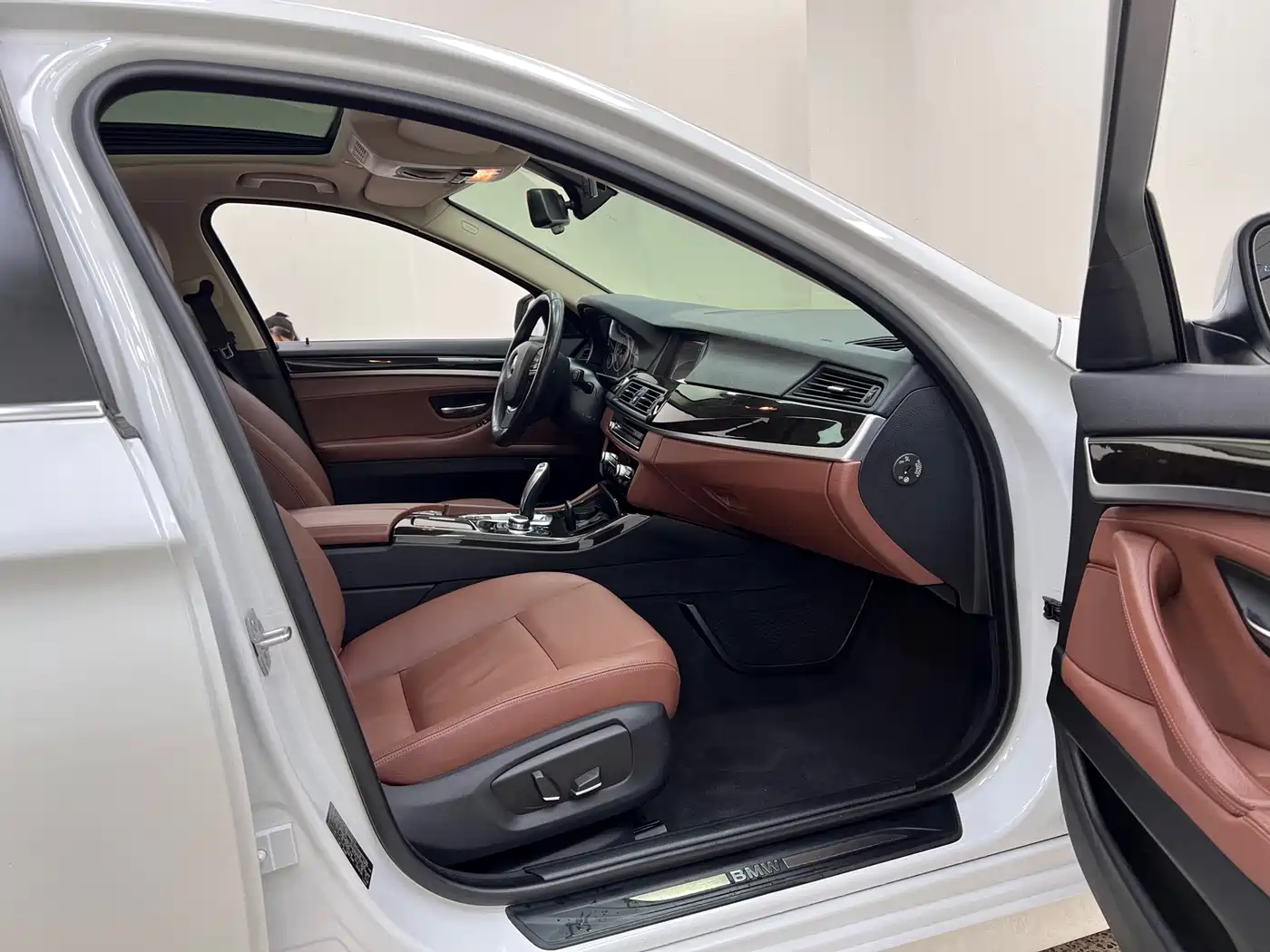 BMW 5 Series 2017 525Li Leading Edition фото 33