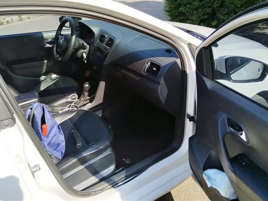Volkswagen Polo 2016 1.6L Automatic Comfort фото 8