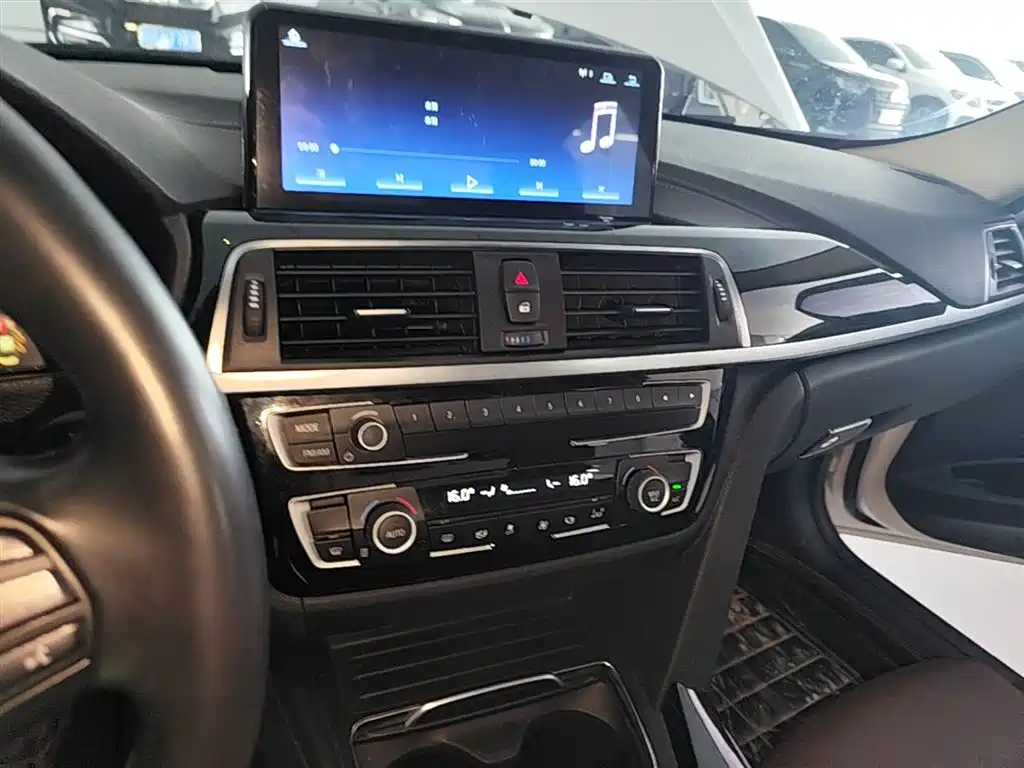 BMW 3 Series 2018 320Li Fashion Style фото 13