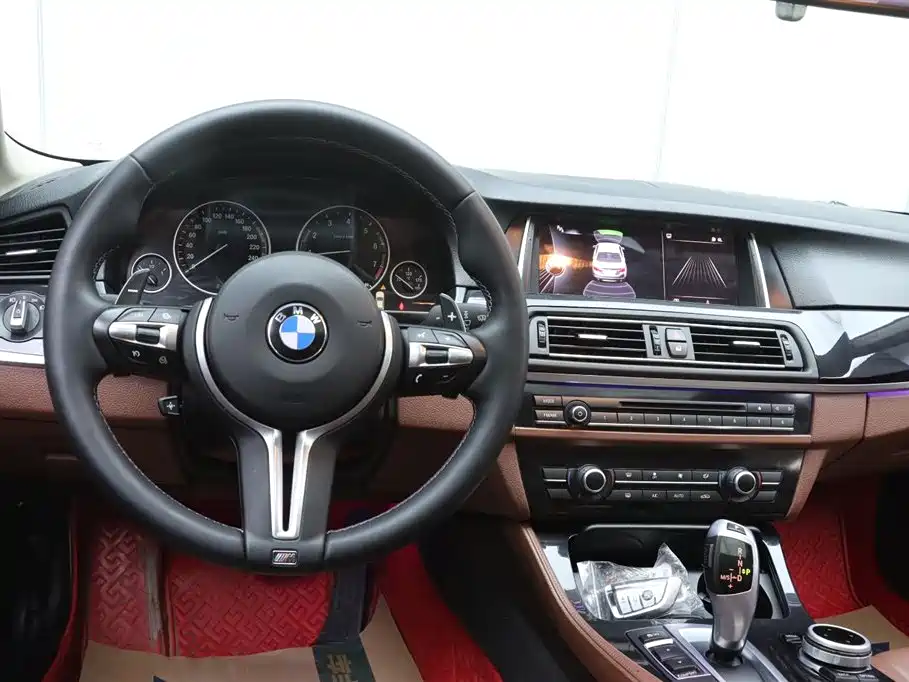 BMW 5 Series 2014 520Li Elegance фото 28