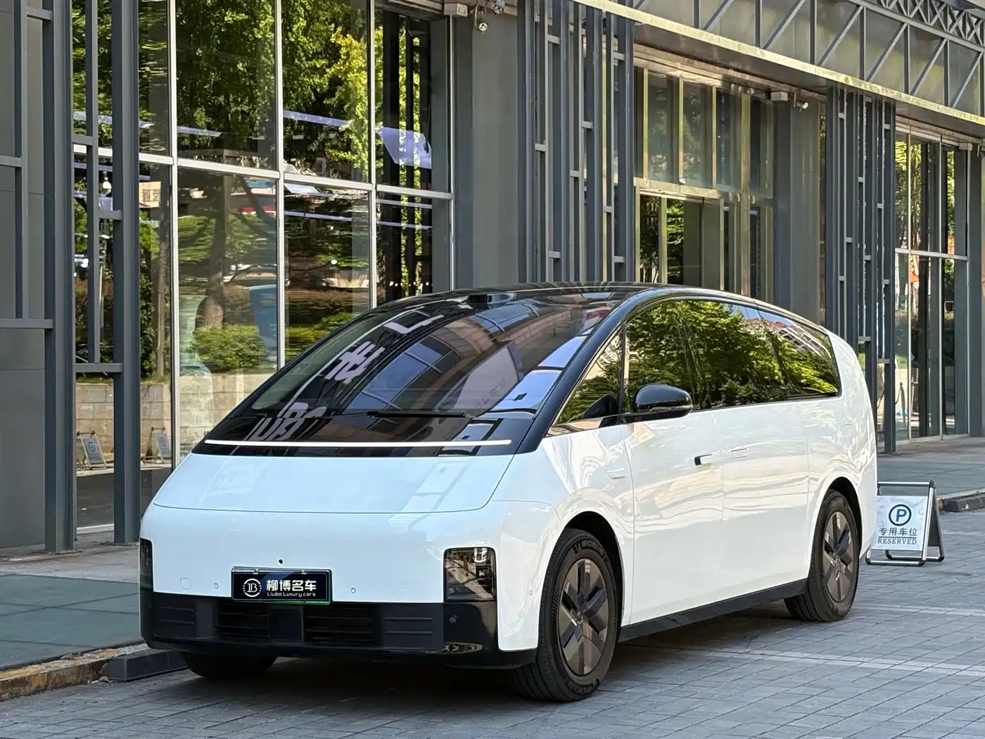 Li Auto MEGA 2025