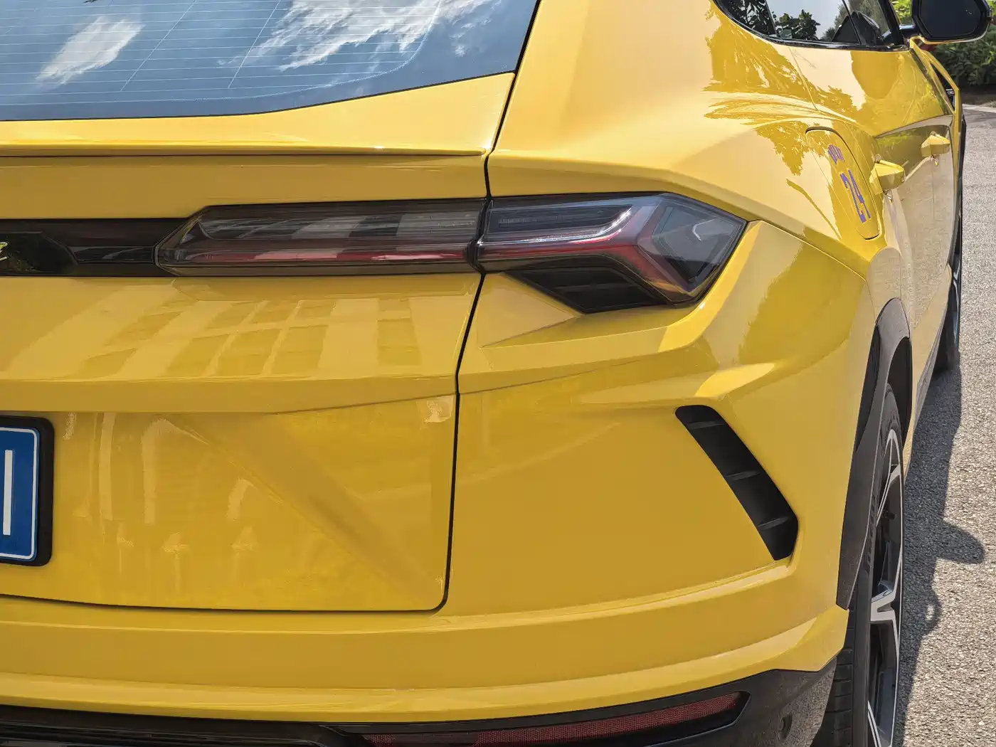 LAMBORGHINI URUS
