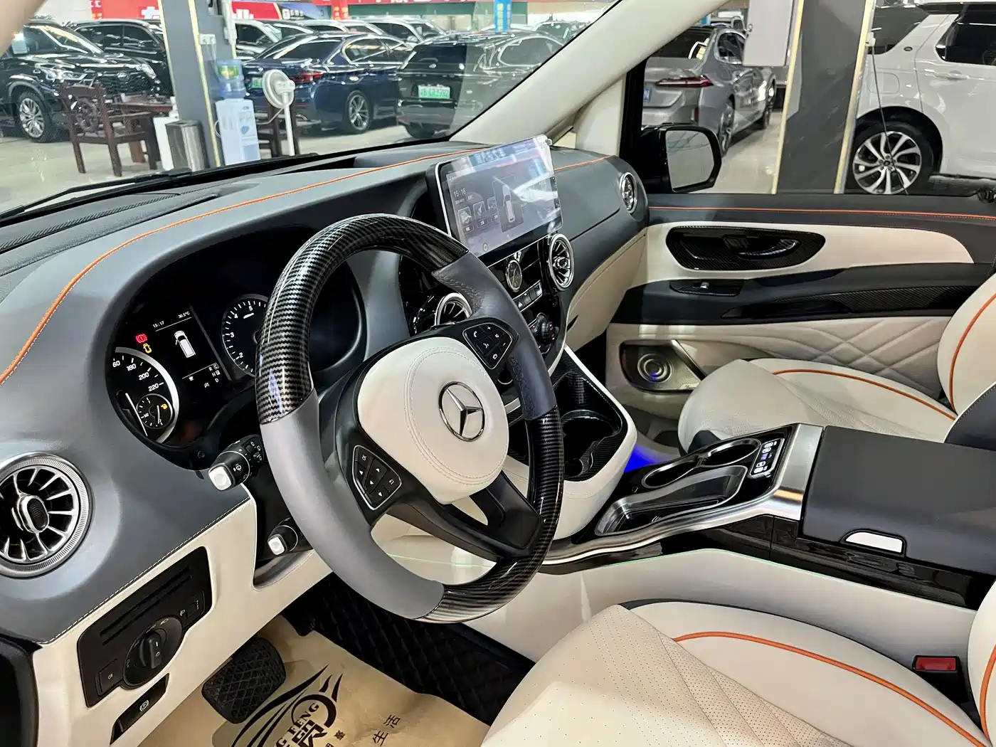 Mercedes-Benz Vito 2023 2.0T Business 7-Seater фото 13