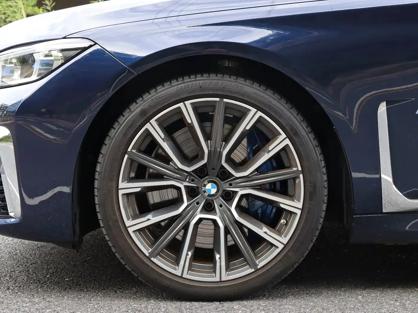 BMW 7 Series 2022 740Li xDrive Executive M Sport Package фото 8