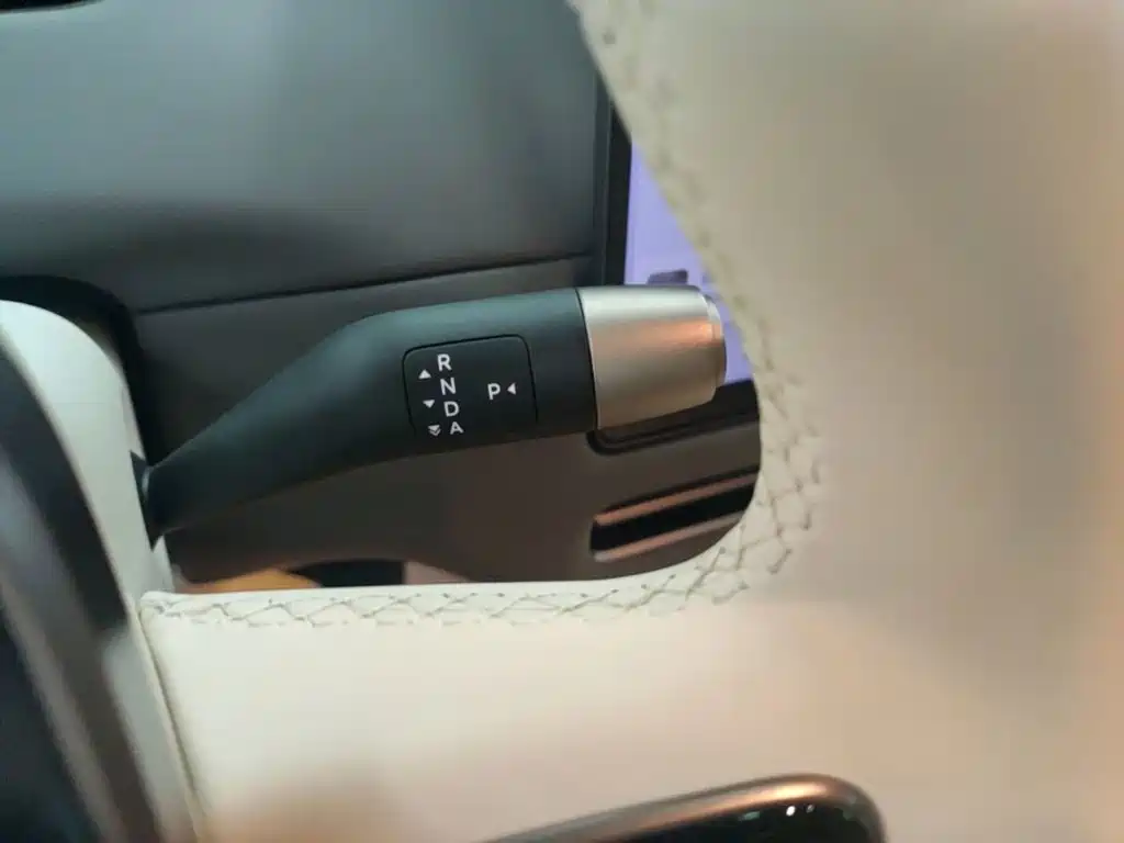 Li Auto i6 2026 2025 2WD Base Model