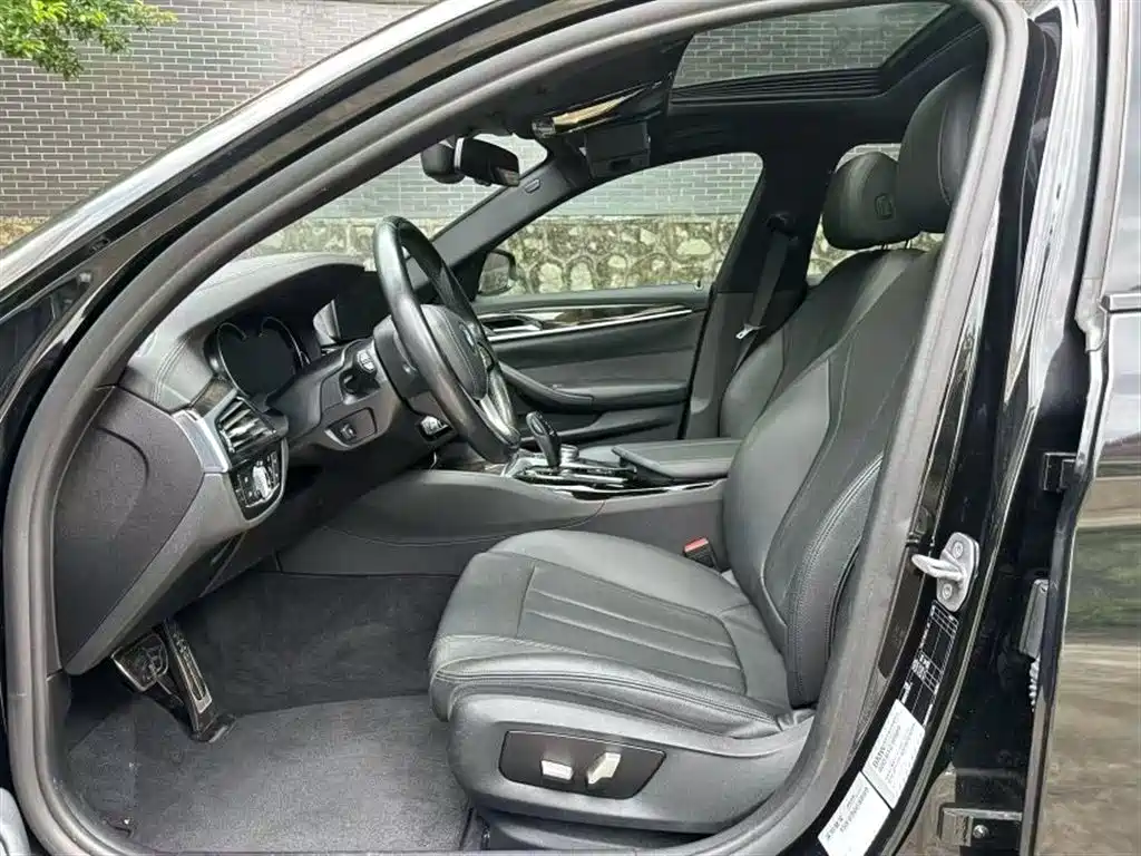BMW 5 Series 2018 525Li M Sport Package фото 4