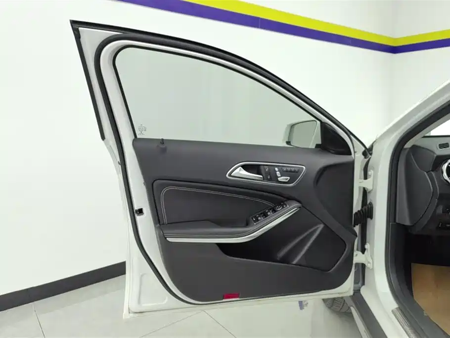 Mercedes-Benz GLA 2017 GLA 200 Dynamic фото 7