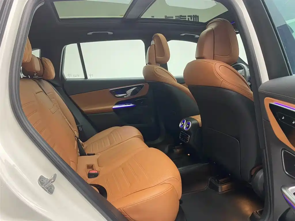 Mercedes-Benz GLC 2023 GLC 300 L 4MATIC Sport 5-Seater фото 24