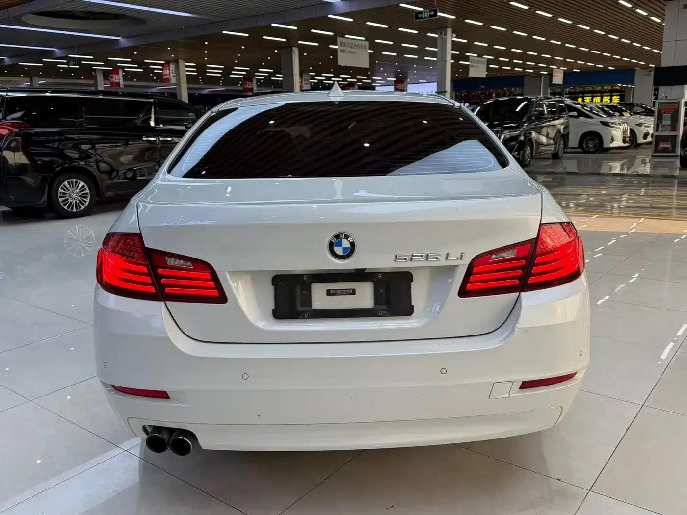BMW 5 Series 2014 525Li Leading фото 10