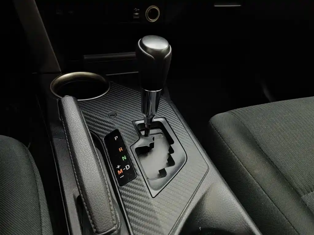 Toyota RAV4 Rongfang 2015 2.0L CVT 2WD Trend Edition фото 13