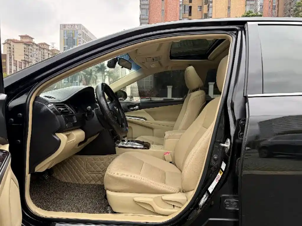 Photo 4 - Toyota Camry