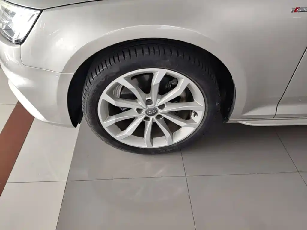 Фото 23 - Audi A4L