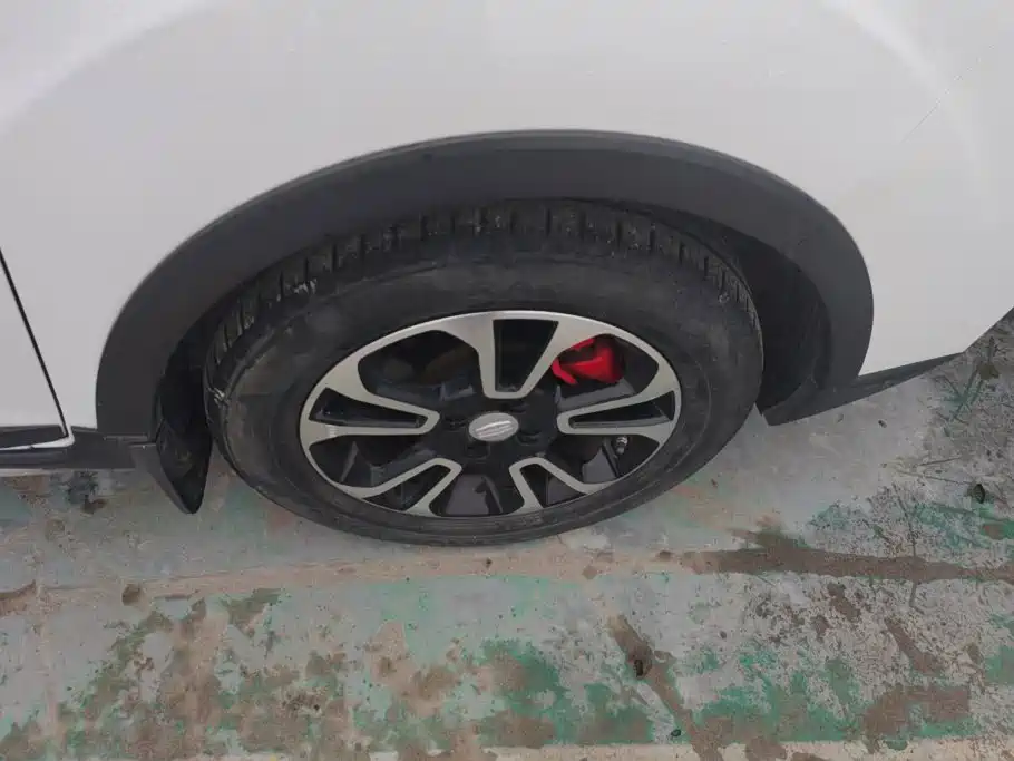 Фото 6 - Geely Vision X3