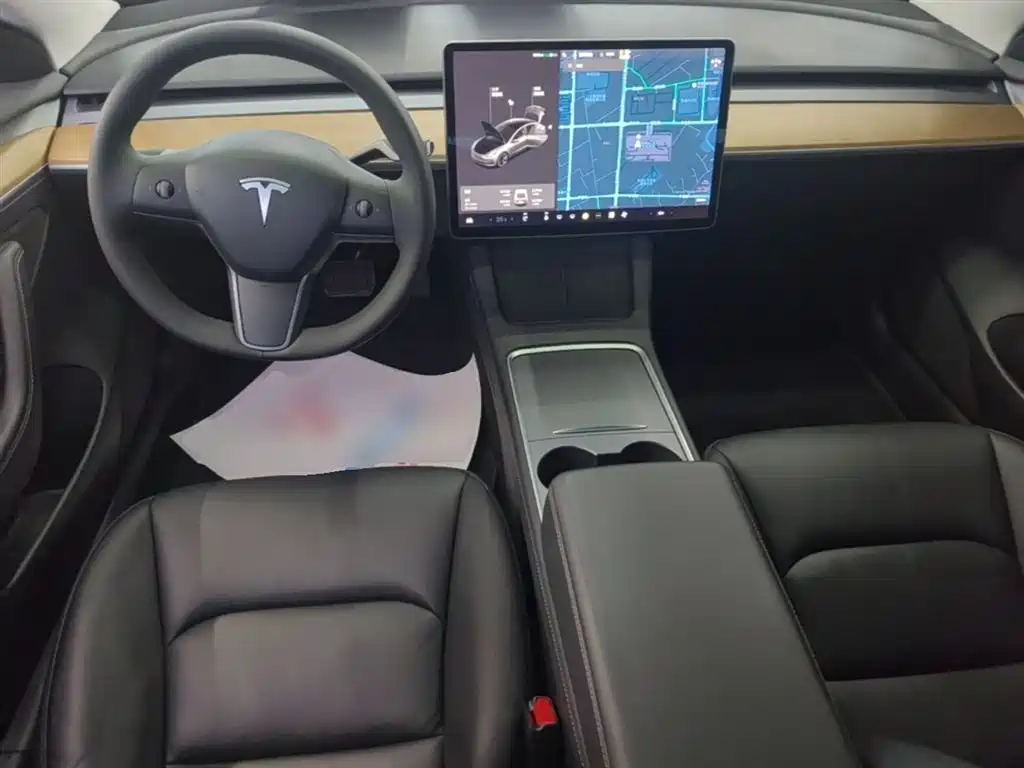 Фото 10 - Tesla Model 3