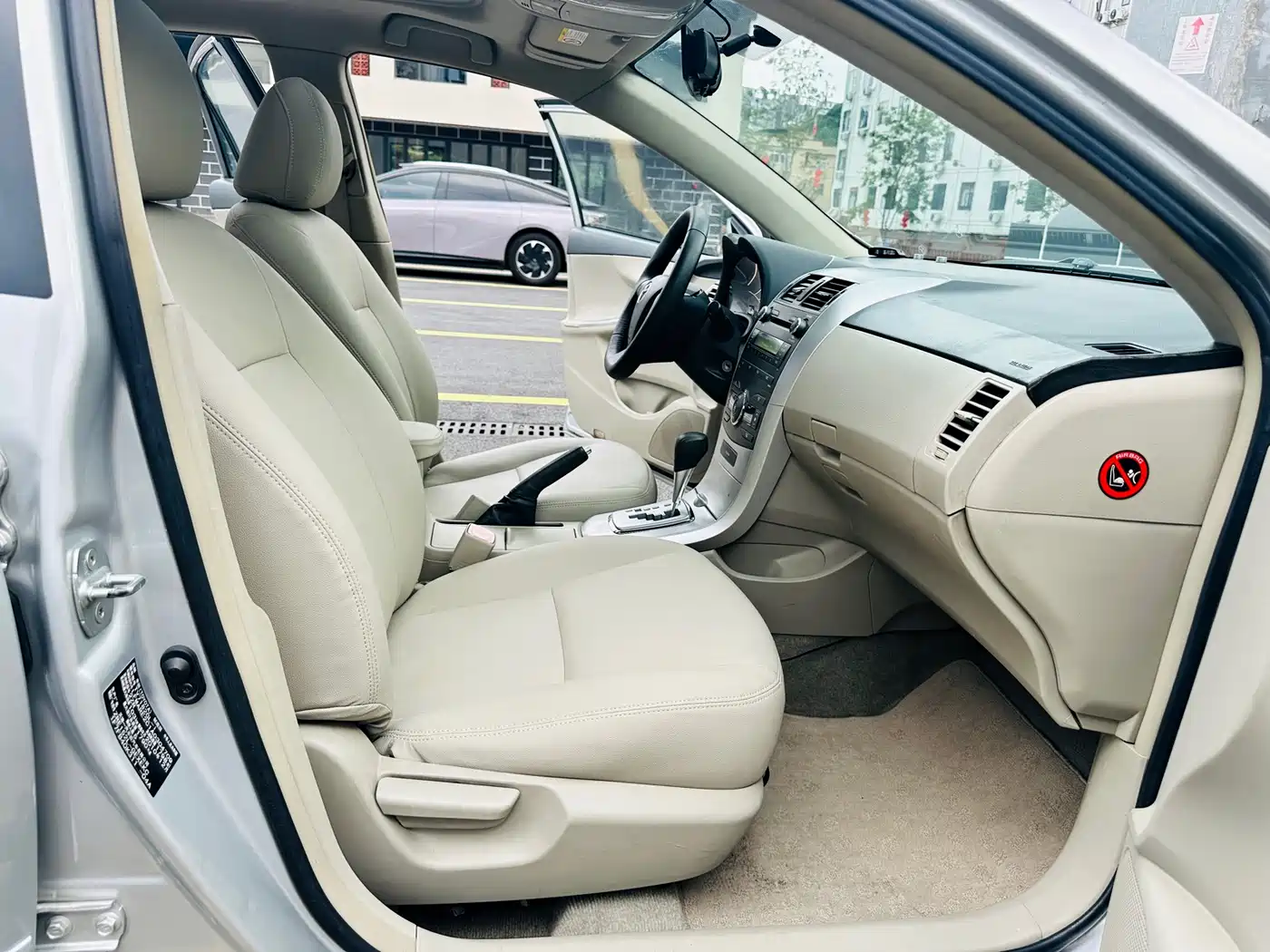 Toyota Corolla 2011 1.8L CVT GL-i Commemorative Edition фото 16