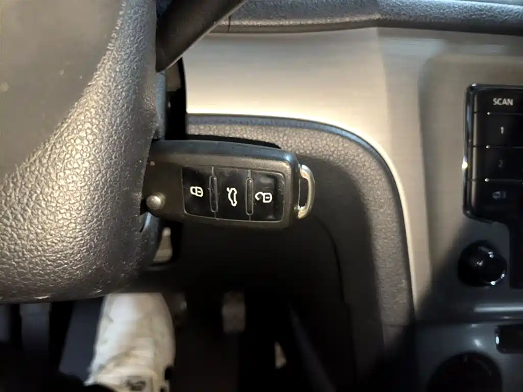 Volkswagen Lavida 2013 Facelift Classic 1.6L Automatic Comfort фото 9