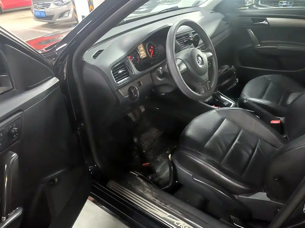 Volkswagen Lavida 2013 Facelift Classic 1.6L Automatic Comfort фото 16
