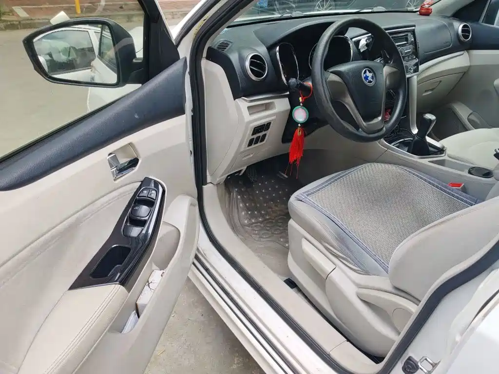 Venucia T70 2017 2016 1.6L Manual Rui Xing Edition
