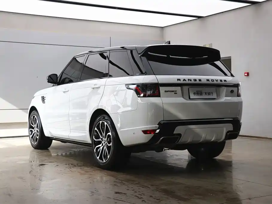 Land Rover Range Rover Sport 2021 3.0 L6 Gloss Black Edition фото 33