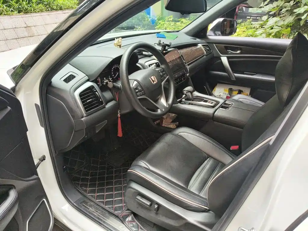 Фото 17 - Honda UR-V