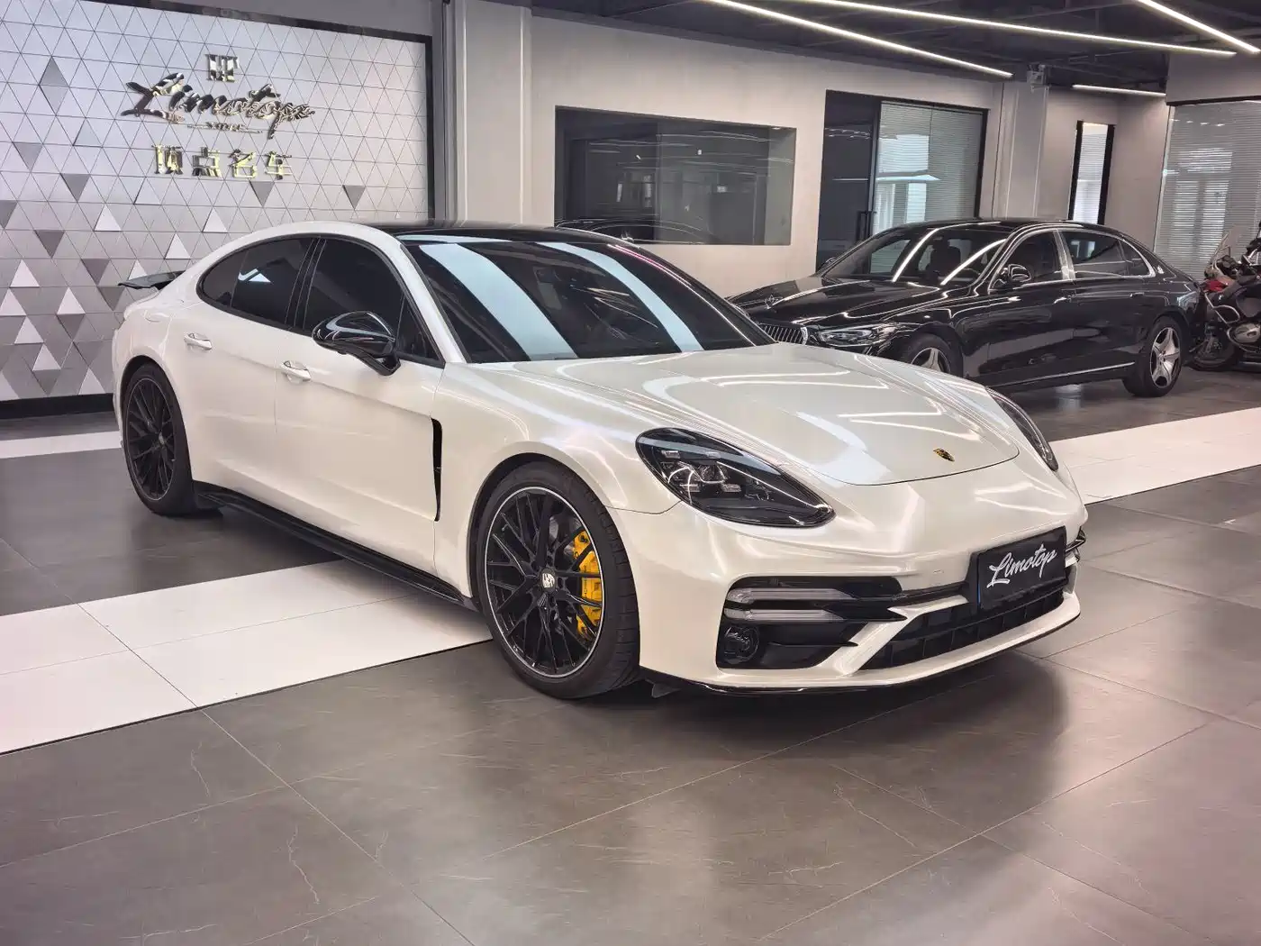 Porsche Panamera 2017 Panamera 3.0T фото 2