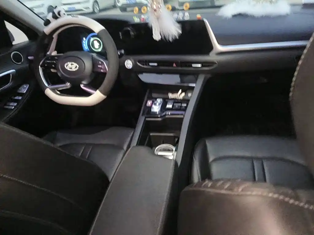 Photo 12 - Hyundai Sonata