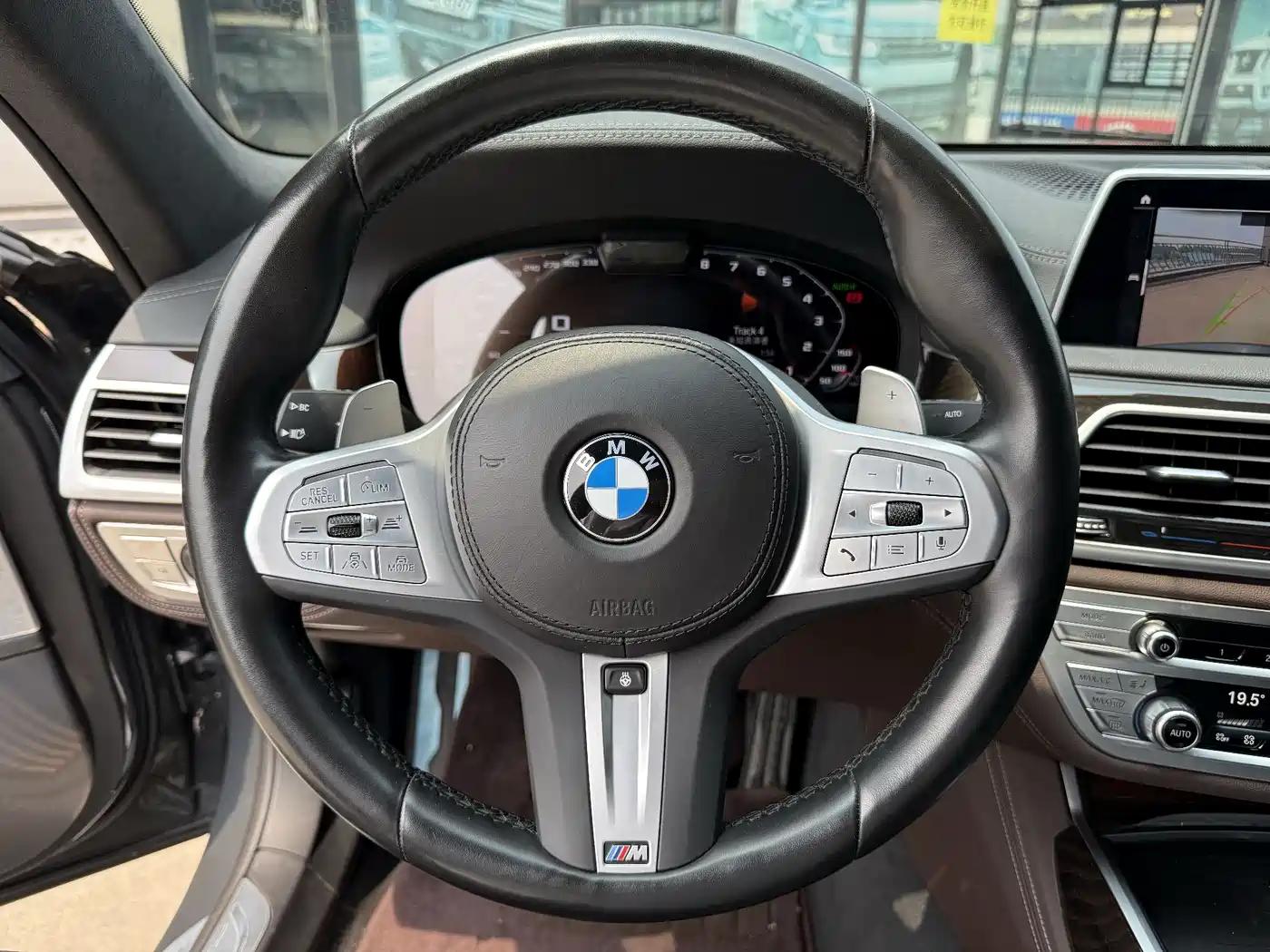 BMW 7 Series 2022 740Li xDrive Executive M Sport Package фото 15