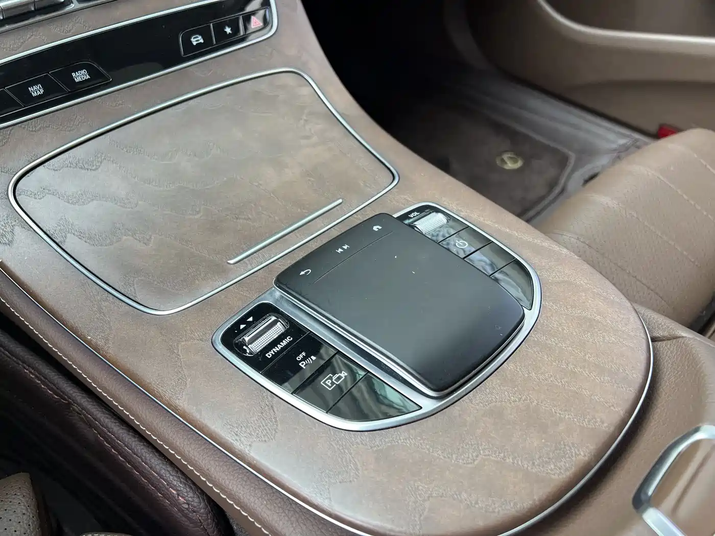Mercedes-Benz E-Class New Energy 2022 Facelift II E 350 e L Plug-in Hybrid Sedan фото 14