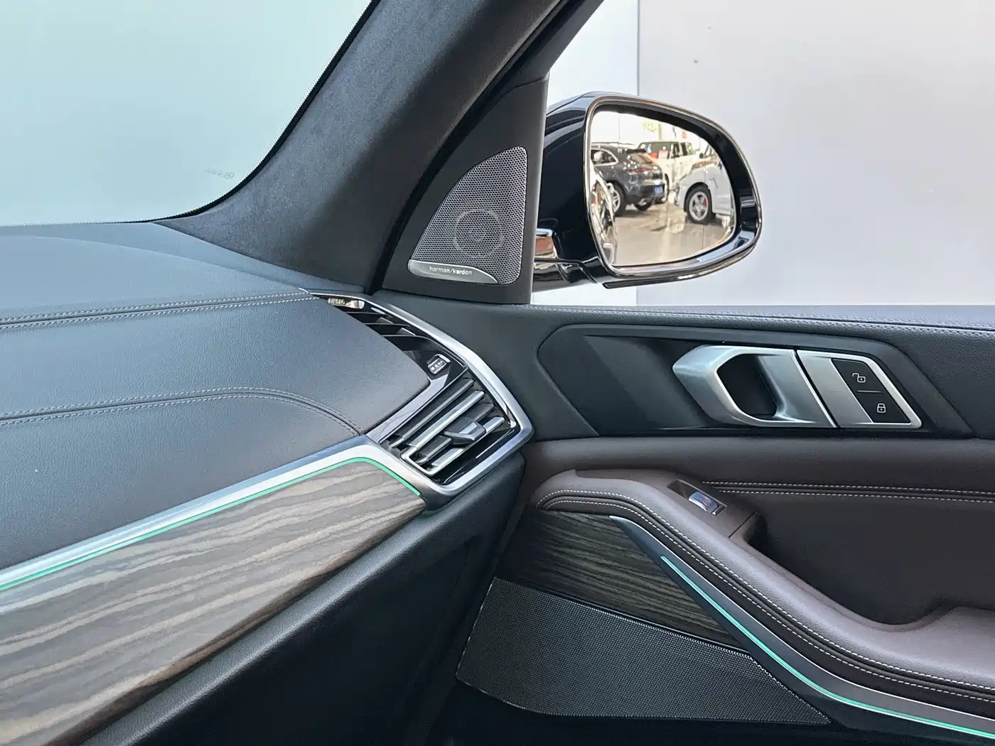 BMW X5 2022 Model xDrive 40Li M Sport Package фото 7