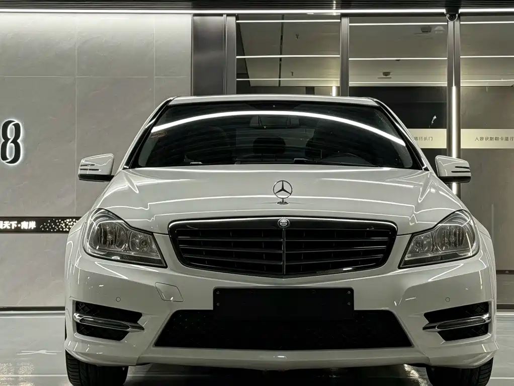 Mercedes-Benz C-Class 2013 C 260 Elegance Grand Edition фото 2