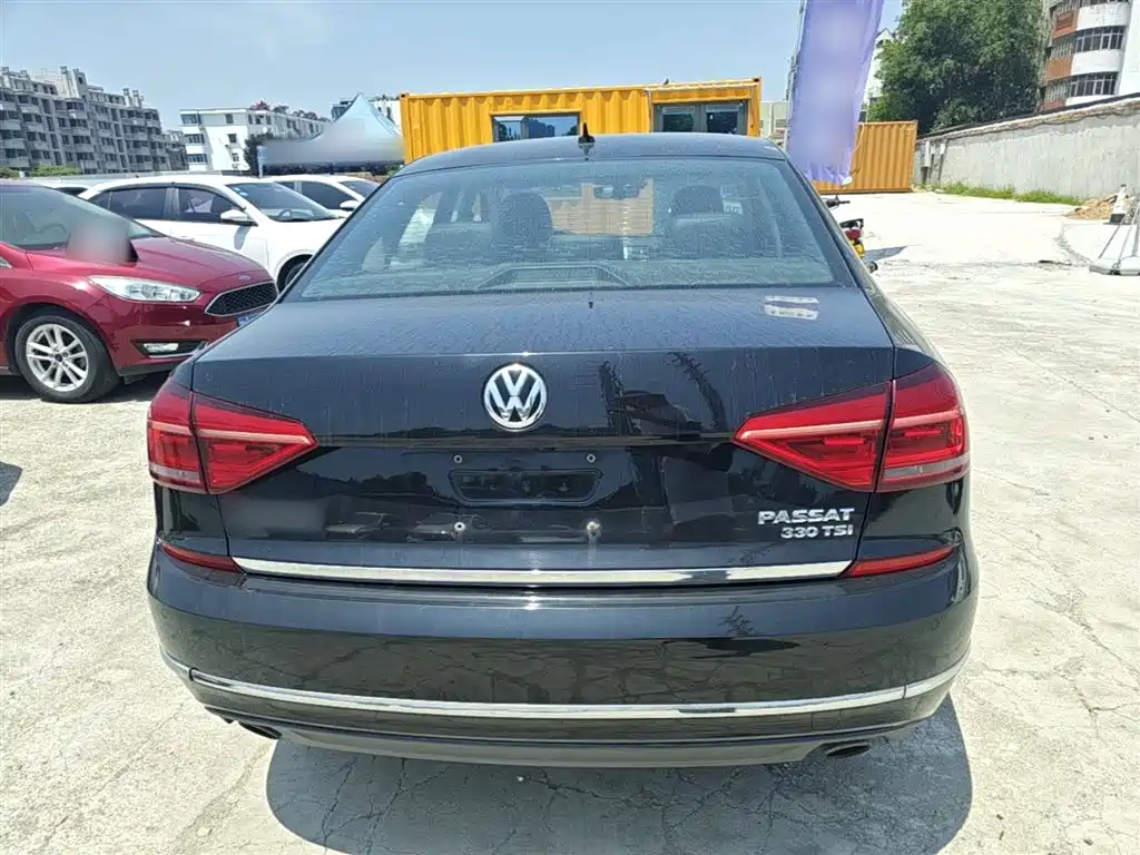 Volkswagen Passat 2017 330TSI DSG Luxury фото 6