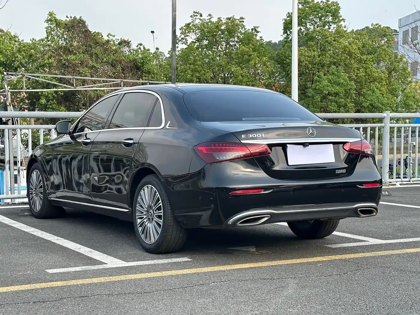Mercedes-Benz E-Class 2021 E 300 L Fashion фото 7