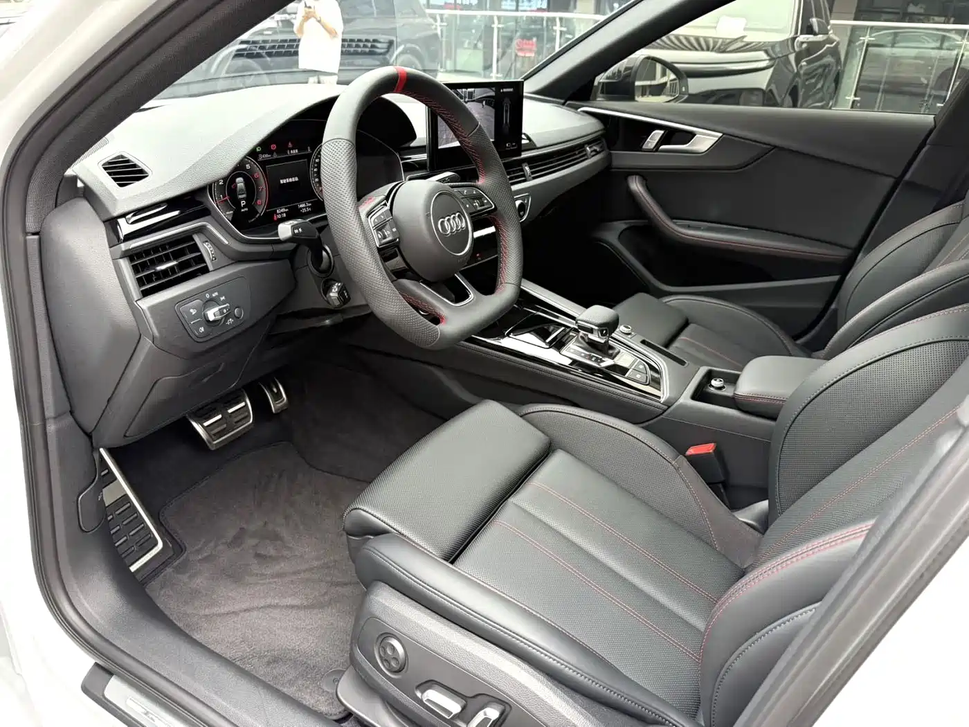 Audi A4L 2025 2 Million Celebration Edition 40 TFSI Luxury Dynamic фото 4