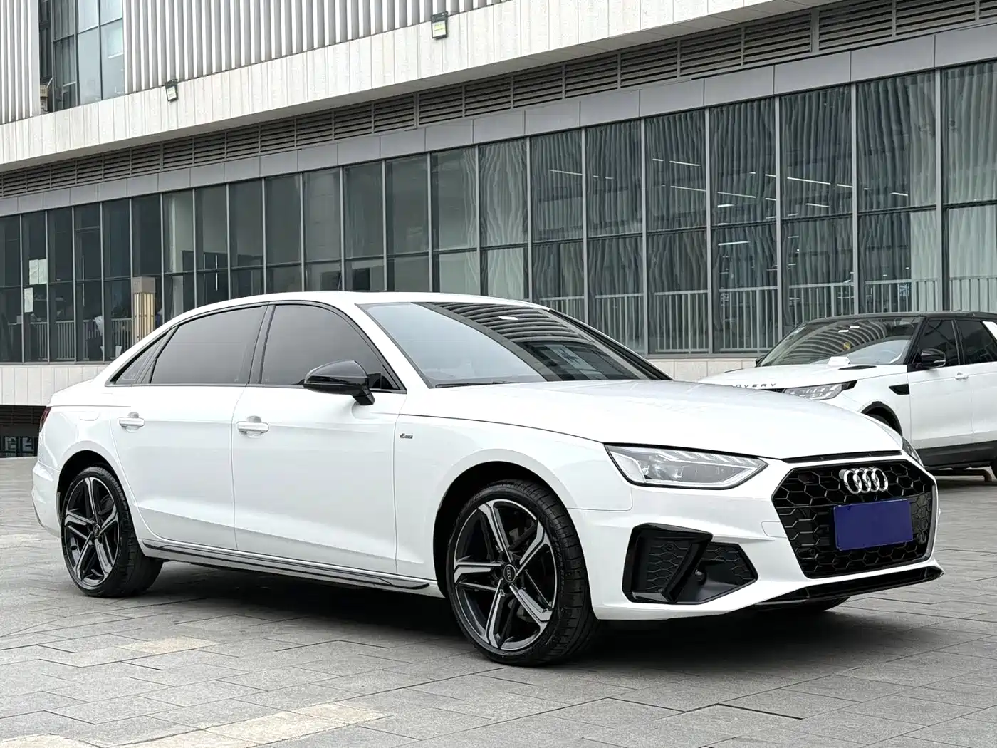 Audi A4L 2025 2 Million Celebration Edition 40 TFSI Luxury Dynamic фото 3
