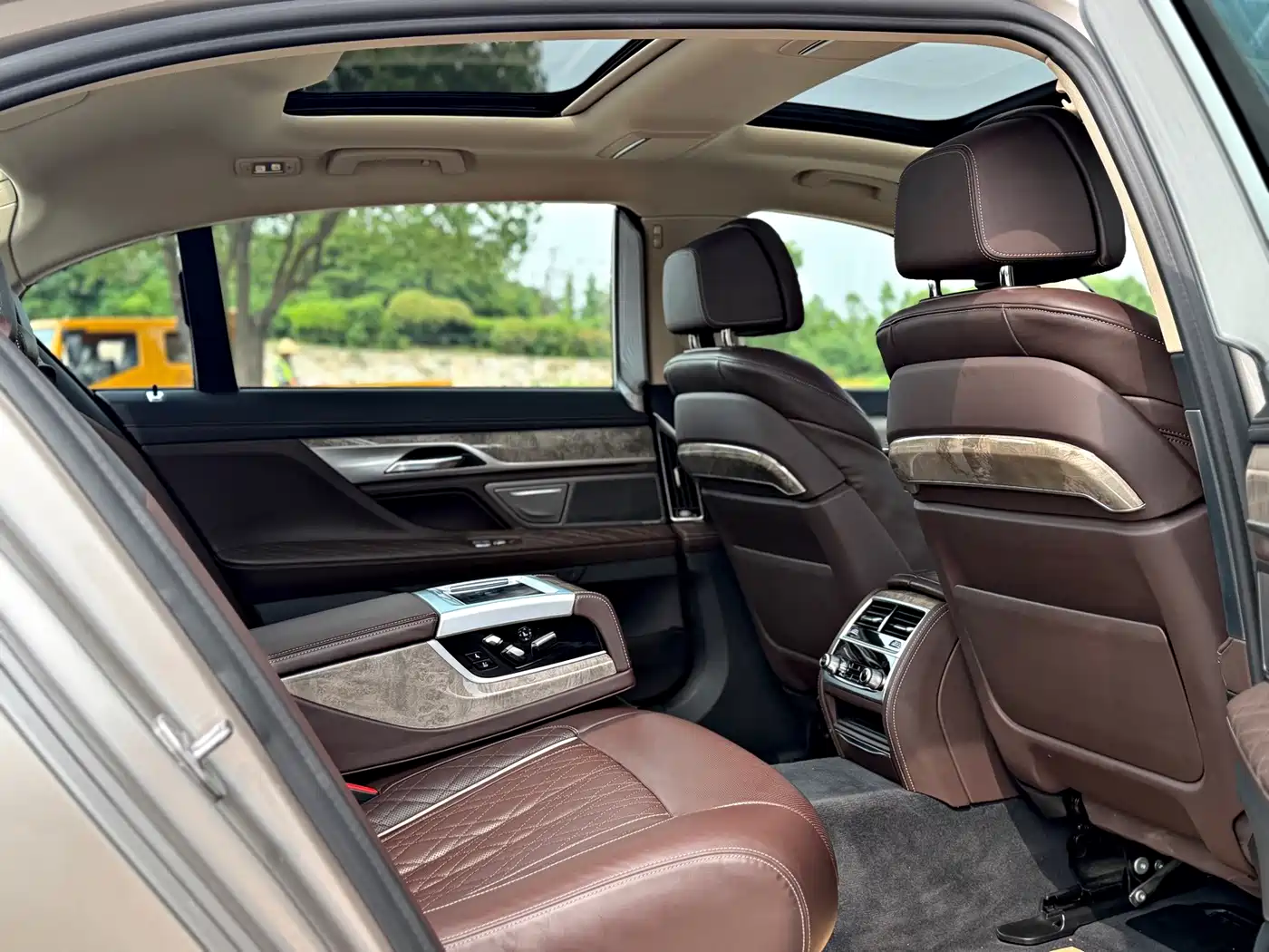 Photo 14 - BMW 7 Series