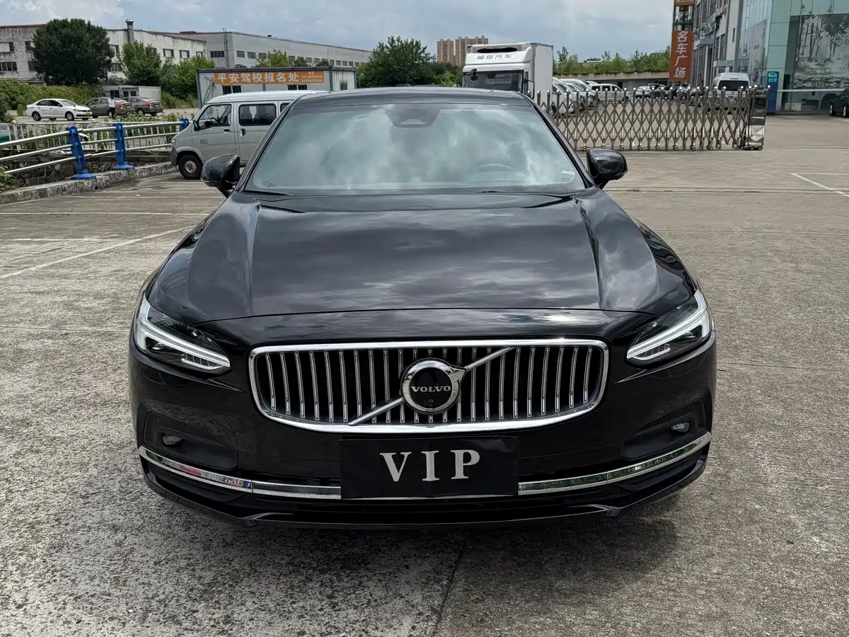 Фото 2 - Volvo S90