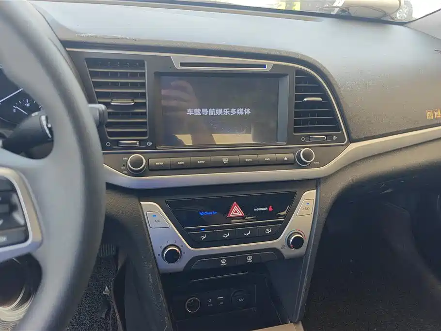 Hyundai Elantra 2016 1.6L Manual Smart·Youth Edition фото 13