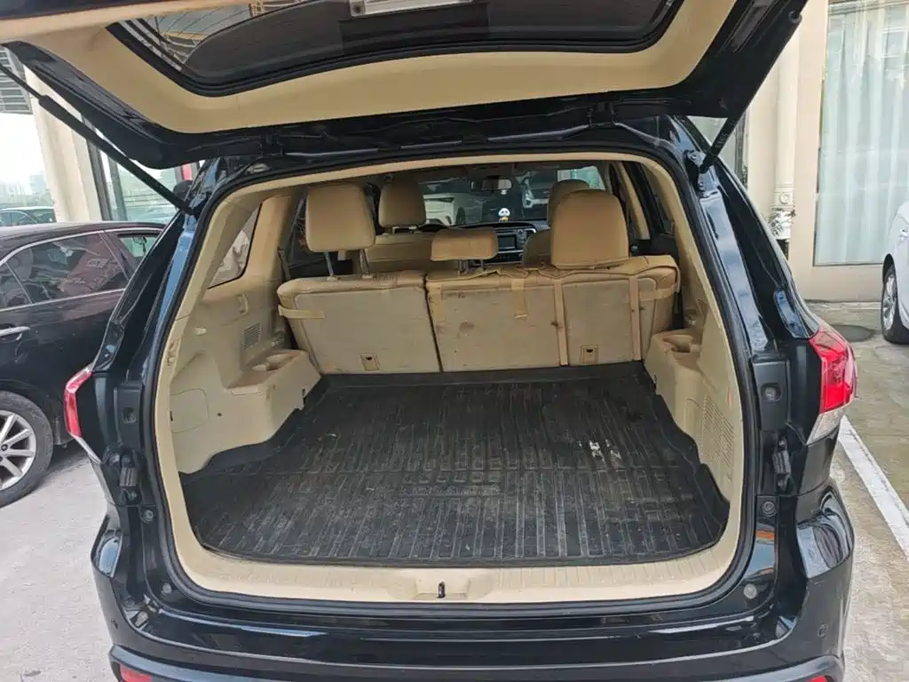Photo 19 - Toyota Highlander