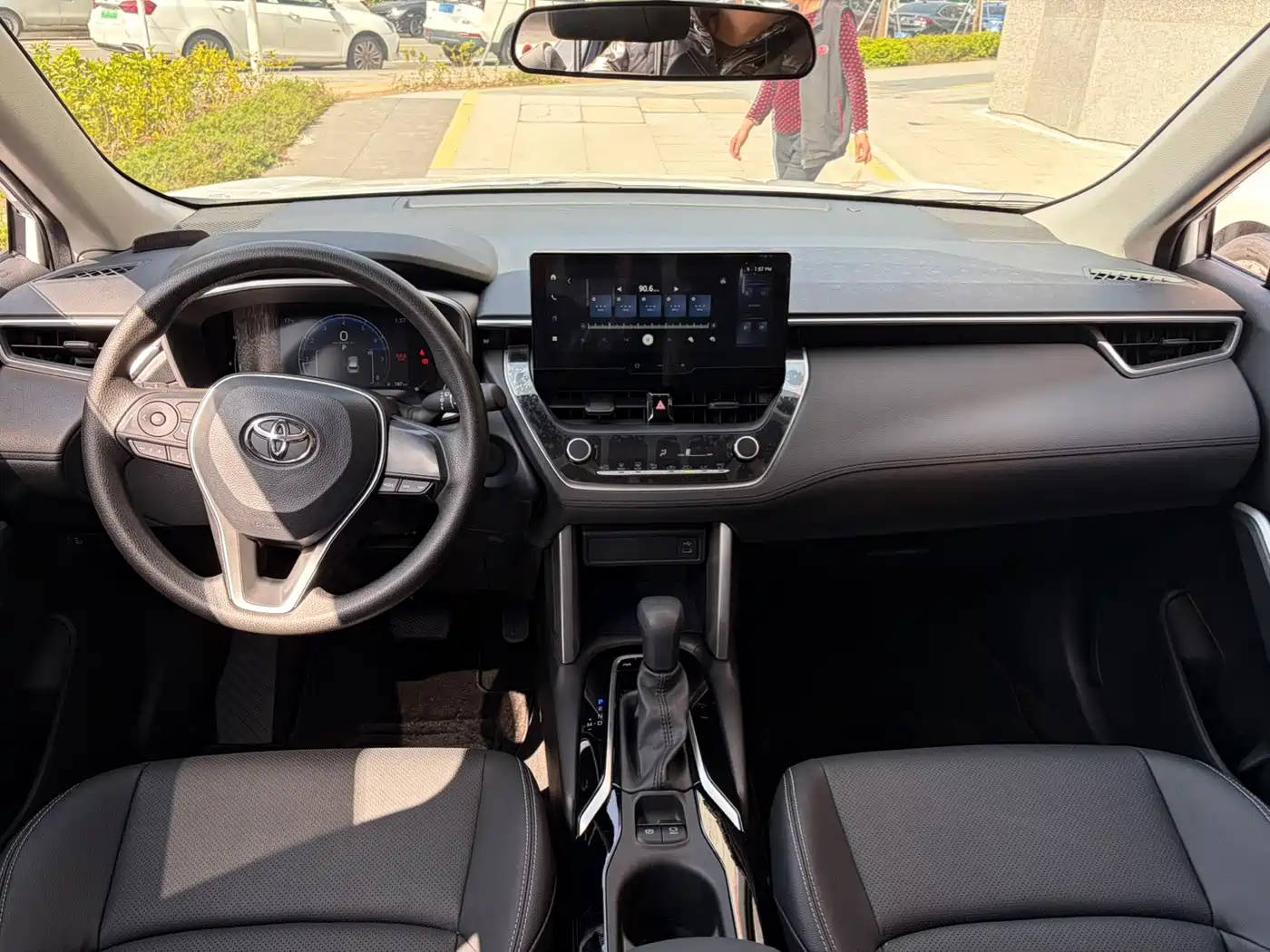 Toyota Frontlander 2024 2.0L CVT Elite Plus Edition фото 8