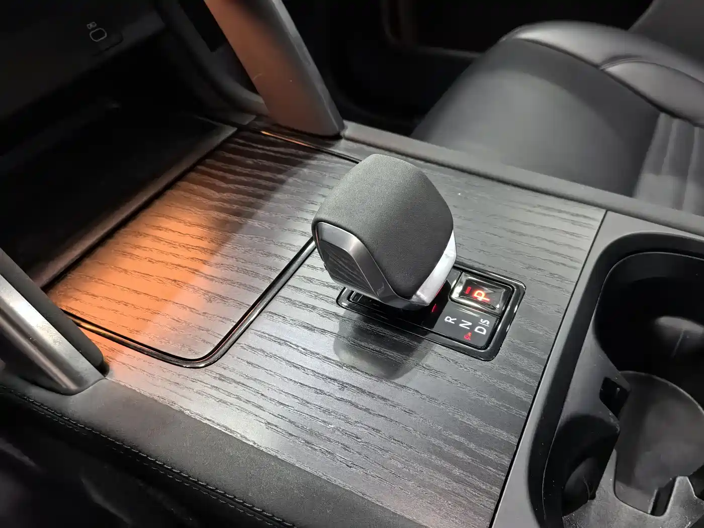 Land Rover Discovery Sport 2024 Luxury Custom Edition фото 11