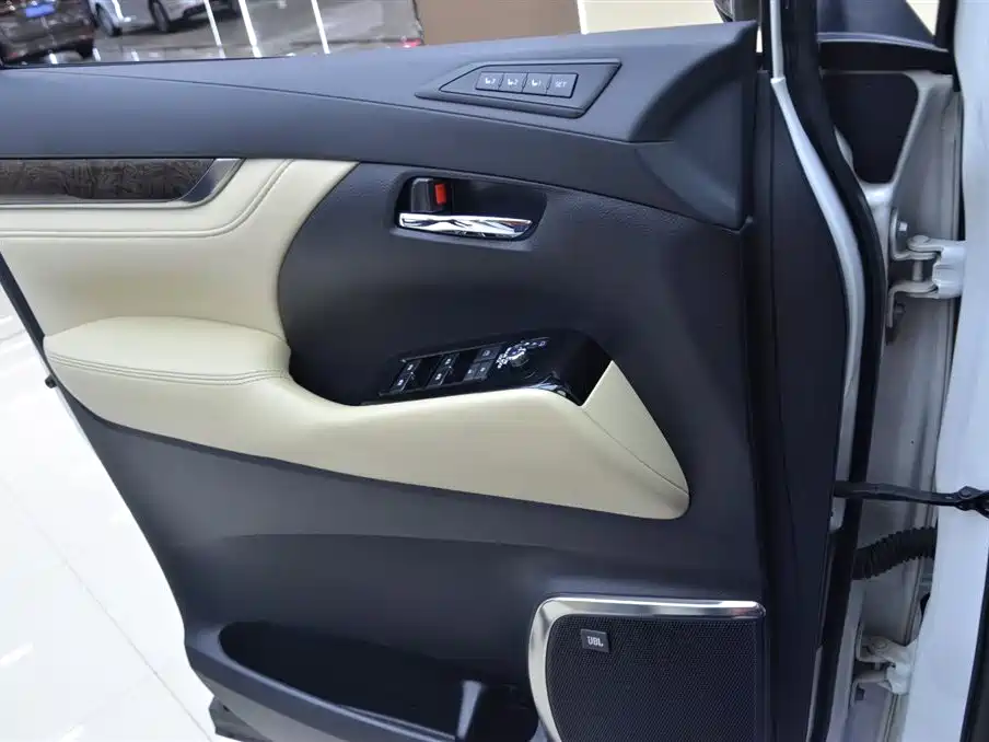 Toyota Alphard 2020 Hybrid 2.5L Premium Edition фото 12