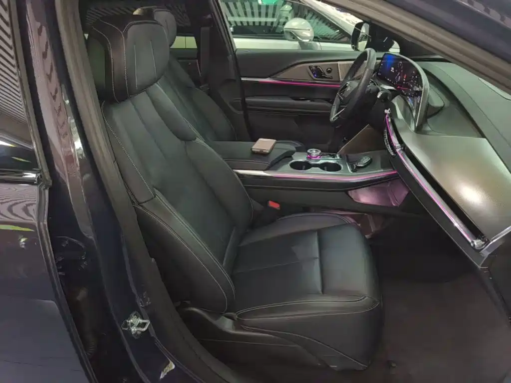 Photo 25 - Cadillac XT5