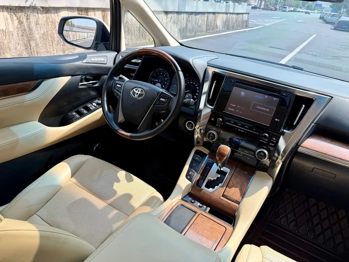 Toyota Alphard 2015 3.5L Premium Edition фото 31