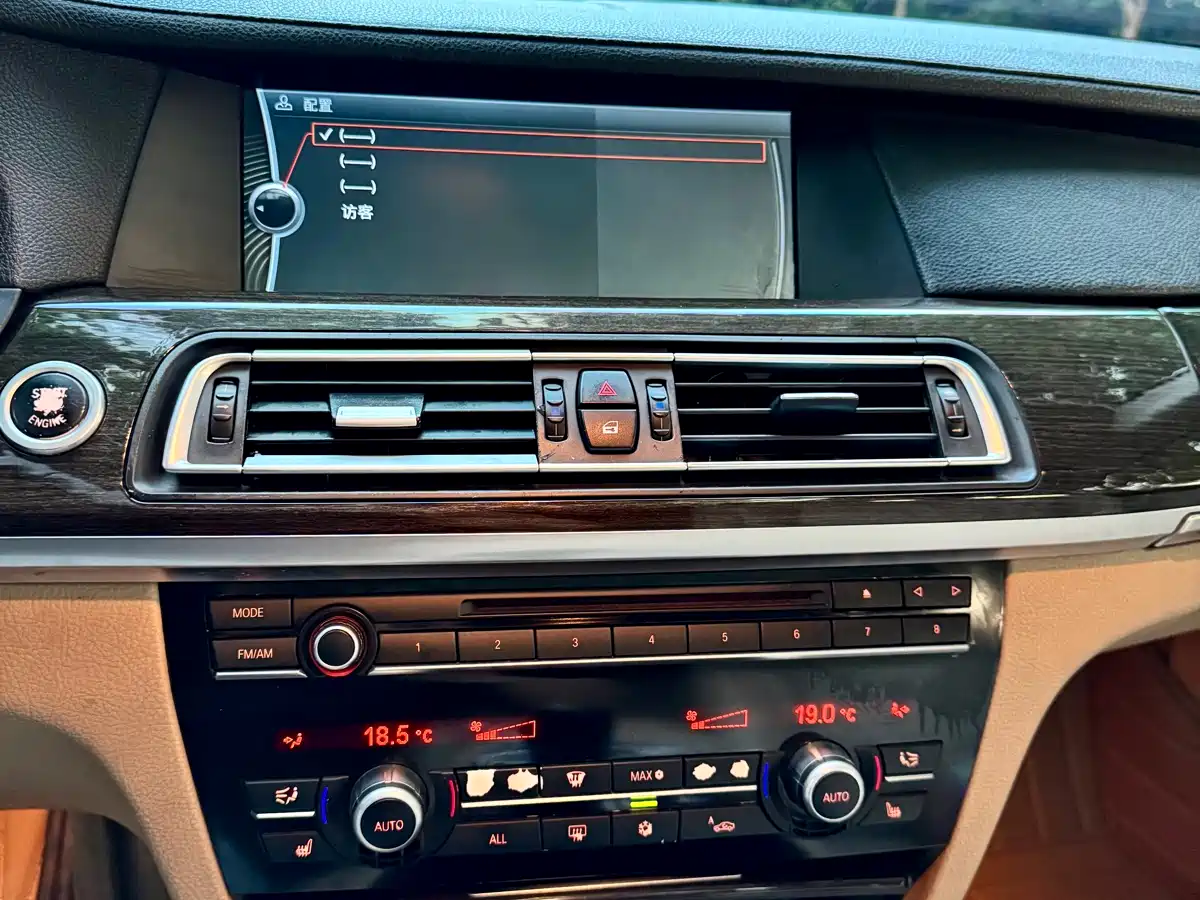 BMW 7 Series 2009 Model 740Li Leading Edition фото 14