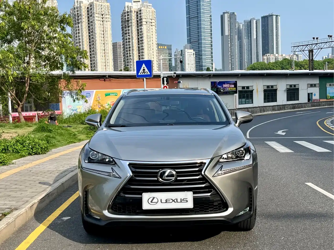 Lexus NX 2015 200t AWD F Sport фото 2