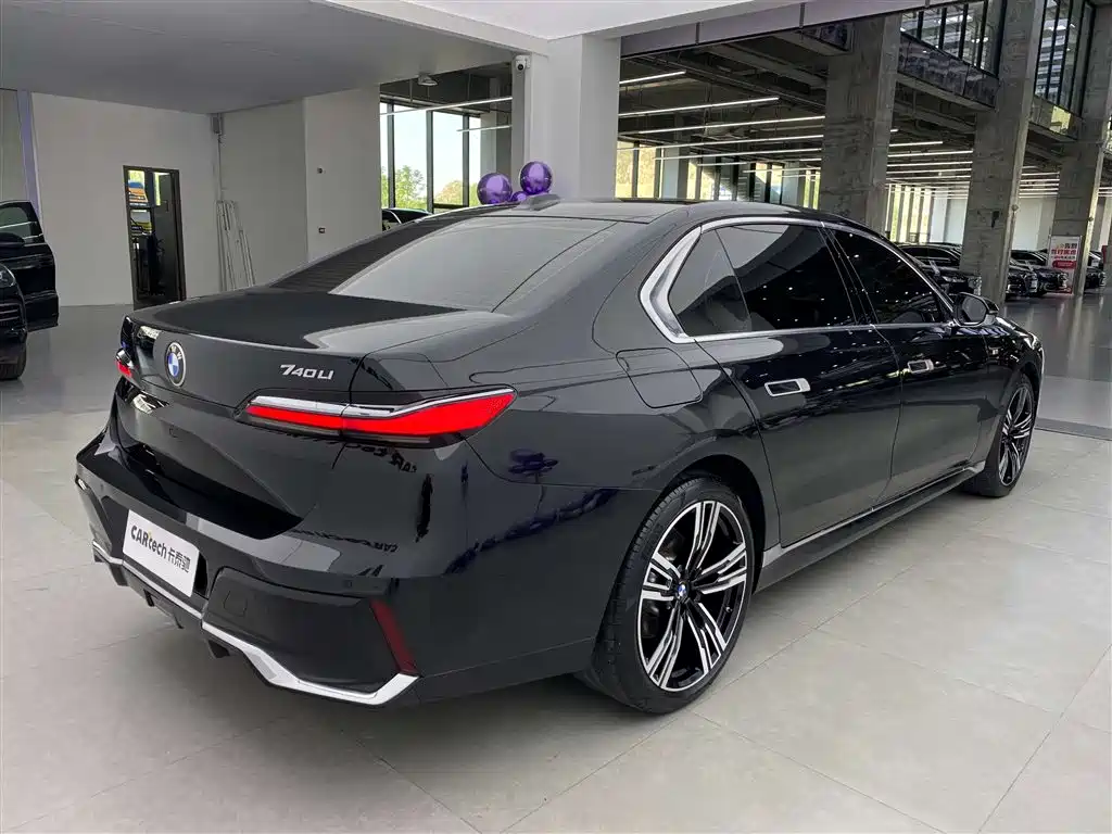 BMW 7-SERIES